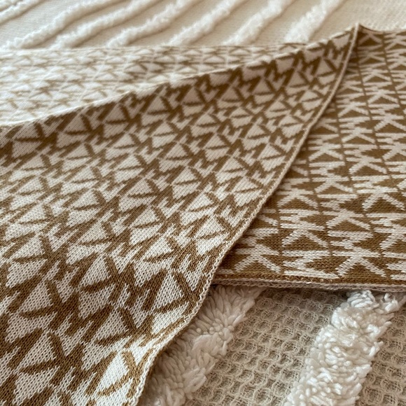 NWOT Michael Kors Scarf and Glove Set - Picture 4 of 6